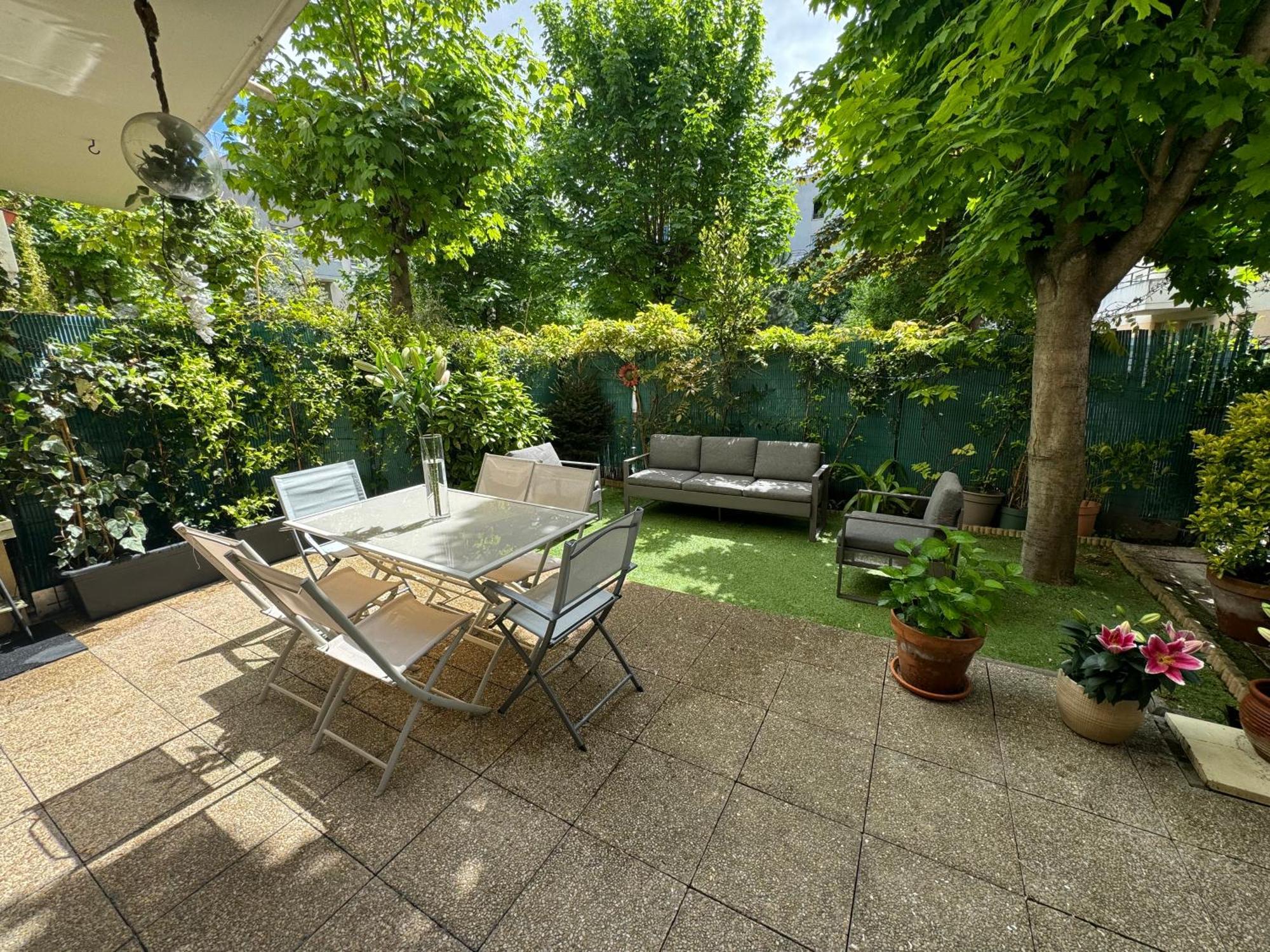 Le Jardin Du Stade By Uta House Saint-Denis  Exterior foto