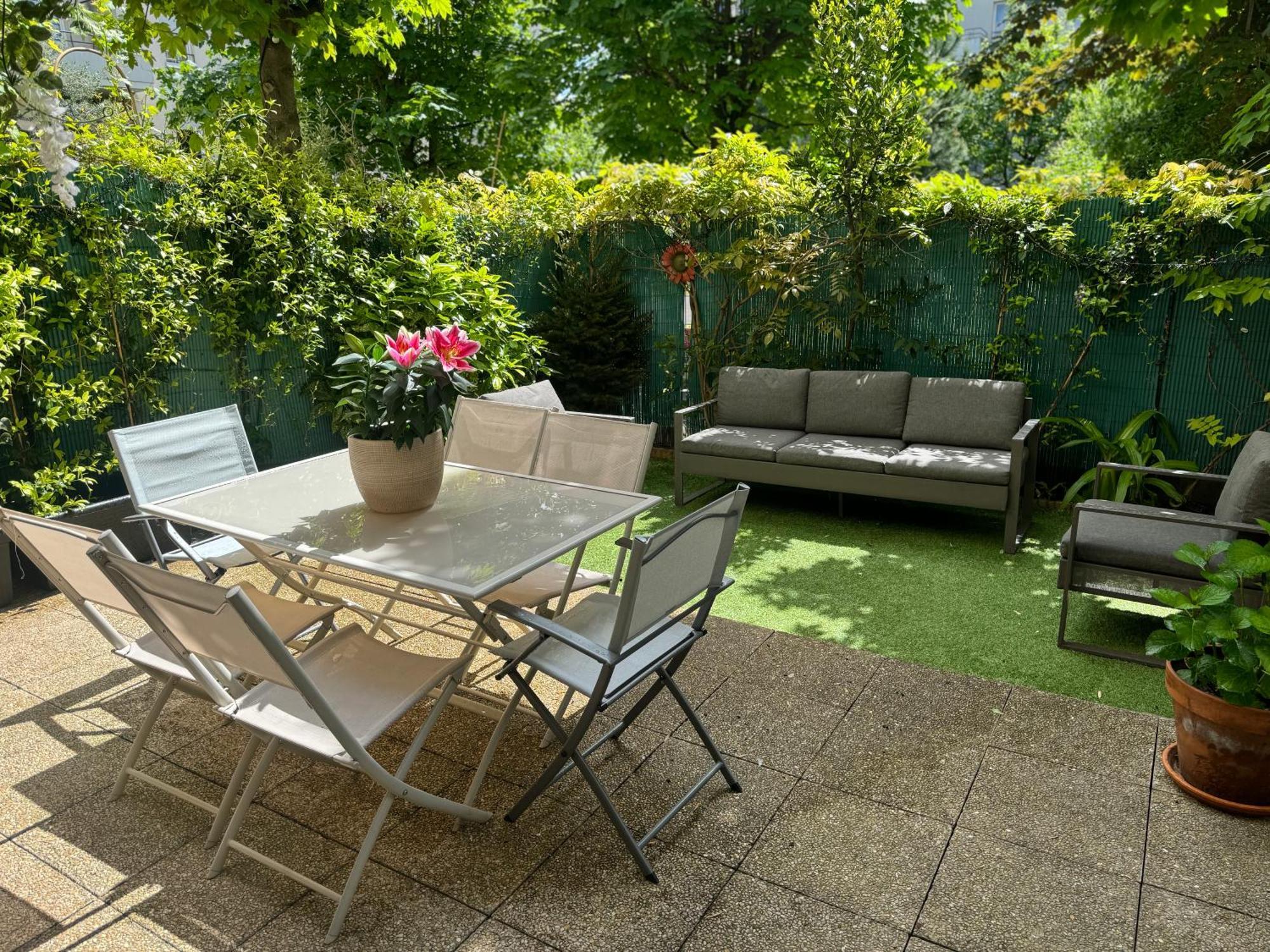 Le Jardin Du Stade By Uta House Saint-Denis  Exterior foto
