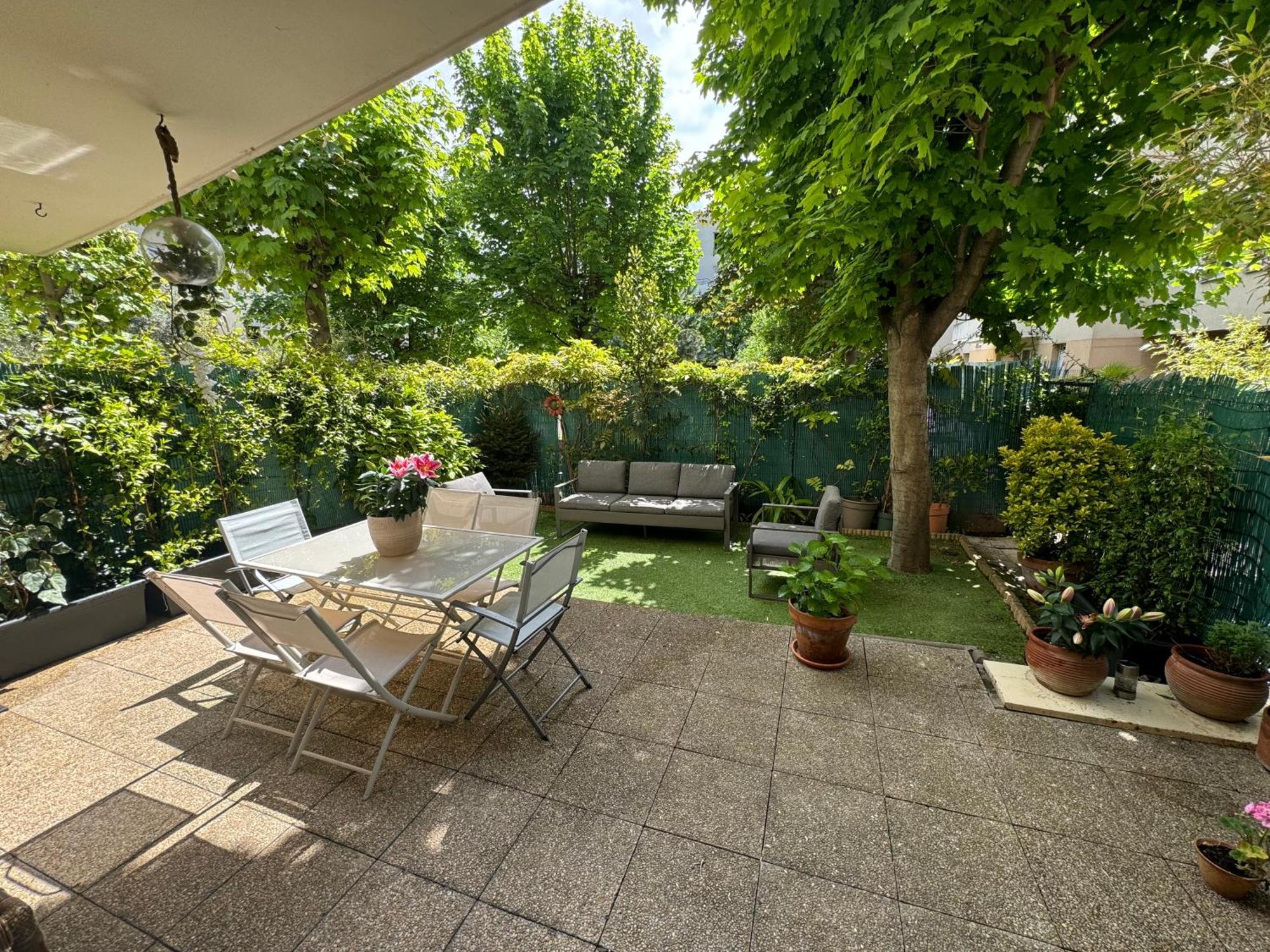 Le Jardin Du Stade By Uta House Saint-Denis  Exterior foto